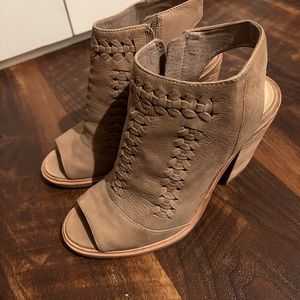 Vince Camuto woven booties size 7